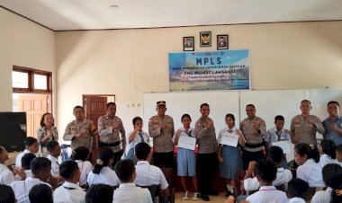 Satbinmas-Polres-Kupang-Sampaikan-Materi-Kesadaran-Berbangsa-dan-Anti-Perundungan-di-SMA-Negeri-1-Amarasi