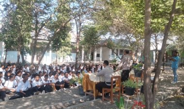 Gelar-KRYD-Satbinmas-Polres-Kupang-Beri-Penyuluhan-tentang-Kenakalan-Remaja-Hingga-UU-Lalu-Lintas