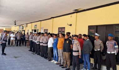 Polres-Kupang-Siagakan-Puluhan-Personil-Jelang-Penetapan-Calon-Kepala-Daerah-Kabupaten-Kupang-2024