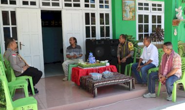 Silaturahmi-Kapolres-Kupang-dengan-RD-Beatus-Nenu,-Pr-Ditahun-Imamat-ke-22:-Penuh-Kehangatan-dan-Kekeluargaan