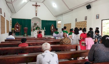 Melalui-Personil-Babinkamtibmas,-Polres-Kupang-Amankan-Ibadah-Minggu-Biasa-II,-19-Januari-2025