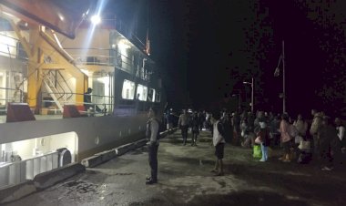 Polsek-Amfoang-Utara-Pastikan-Keamanan-di-Pelabuhan-Naikliu-Saat-KM-Sabuk-Nusantara-108-Bersandar