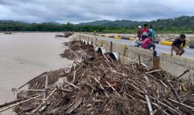 Banjir-Bandang-Menerjang-Desa-Naitae-Kabupaten-Kupang,-Lima-Warga-Terseret-Arus-Sungai,-Satu-Ditemukan-Meninggal-Dunia