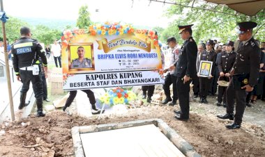 Kapolres-Kupang-Pimpin-Upacara-Pemakaman-Bripka-Elvis-Roby-Nenobesi