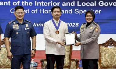 Kombespol-Retno-Prihawati-Terima-Penghargaan-Dari-Kepala-Kepolisian-Filipina-Atas-Kontribusi-Dalam-Kerjasama-Hukum-RI-Filipina