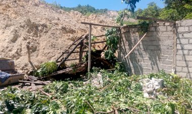 Bencana-Tanah-Longsor-Kembali-Terjadi-di-Takari,-Dua-Rumah-Warga-Tertimbun