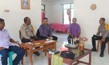 Kapolsek-Sulamu-Sambangi-Ketua-Majelis-Jemaat-GMIT-Solafide-Sulamu,-Sampaikan-Pesan-Kamtibmas