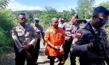 Satuan-Samapta-Polres-Kupang-Amankan-Jalannya-Rekonstruksi-Kasus-Pembunuhan-di-Desa-Kuanheum
