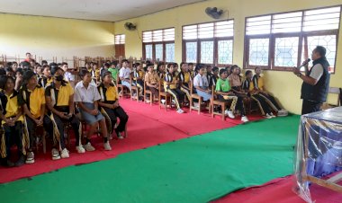 Unit-Tipikor-Satreskrim-Polres-Kupang-Gelar-Sosialisasi-Hukum-Tindak-Pidana-Korupsi-di-SMK-Tunas-Isai