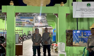 Kapolres-Kupang-Pantau-Langsung-Pengamanan-Sholat-Tarawih-di-Masjid-Al-Solihin-Tarus,-Pastikan-Ibadah-Berjalan-Kondusif
