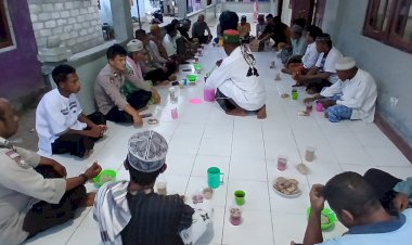 Gelar-Silaturahmi-dan-Buka-Puasa-Bersama-Tokoh-Agama-dan-Jamaah-Masjid,-Polsek-Sulamu-Hadirkan-Kedamaian