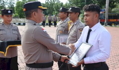 Dedikasi-Tanpa-Batas,-Empat-Personil-Polres-Kupang-Dianugerahi-Penghargaan