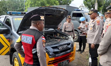 Kapolres-Kupang-AKBP-Rudy-Junus-Jacob-Ledo-Cek-Kesiapan-Kendaraan-Dinas-di-Hari-Pertama-Tugas