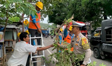 Patut-dipuji,-Satlantas-Polres-Kupang--Gandeng-Instansi-Terkait-Cek-Jalan-dan-Rambu-untuk-Kelancaran-Arus-Mudik-Lebaran-2025