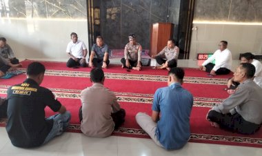 Polres-Kupang-Gelar-Binrohtal-Mingguan,-Perkuat-Iman-dan-Toleransi-di-Lingkungan-Kepolisian
