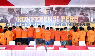 POLDA-RIAU-KONFERENSI-PERS-PENGUNGKAPAN-KASUS-PREMANISME/KEJAHATAN-JALANAN-HASIL-OPERASI-PEKAT-LANCANG-KUNING-2025