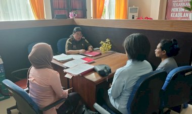Penyidik-Reskrim-Polres-Kupang-Limpahkan-Tersangka-Kekerasan-Terhadap-Bayi-di-Amarasi-Barat-ke-Kejaksaan