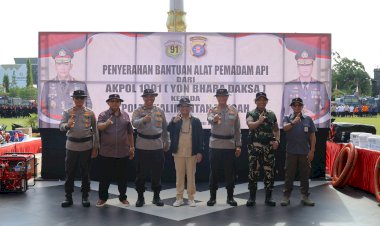 Tanggap-Bencana-Karhutla,-Alumni-Akabri-91-Salurkan-9-Mesin-Pompa-Air-dan-Alat-Pemadam-Api-ke-Polda-Kalteng