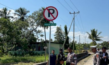 Terminal-Bayangan-Batas-Kota-Ditertibkan,-Polres-Kupang-Bersama-Instansi-Terkait-Pasang-Rambu-Larangan-Parkir