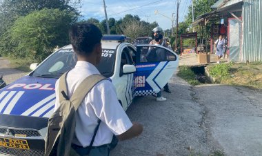 Tingkatkan-Pelayanan,-Satlantas-Polres-Kupang-Libatkan-Sedan-Patroli-Antar-Siswa-Siswi-Sekolah