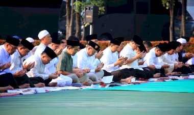 Gelar-Salat-Idul-Adha,-Jajaran-Polri-Tingkatkan-Kepedulian-Demi-Persatuan