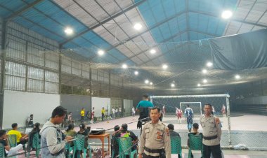 Polsek-Kupang-Timur-Amankan-Turnamen-futsal-Betesda-Noekele-Cup-LintasAagama-se-Kabupaten-Kupang-Tahun-2025