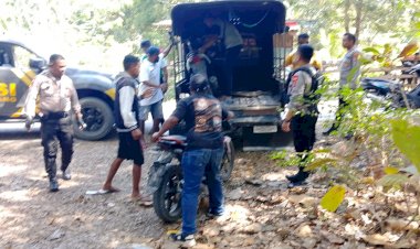 Tim-Gabungan-Regu-Dalmas-Polres-Kupang-dan-Polsek-Fatuleu-Grebek-Judi-Sabung-Ayam-di-Camplong
