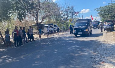 Kapolres-Kupang-Monitoring-Aksi-Damai-Pengemudi-Pick-Up-di-Oesao,-Sempat-Ngobrol-dengan-Warga-dan-Tukang-Ojek