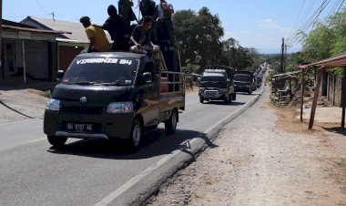 Tolak-Surat-Edaran-Gubernur,-Ratusan-Pick-Up-dari-Kabupaten-Kupang-Demo-di-Kantor-Gubernur-NTT