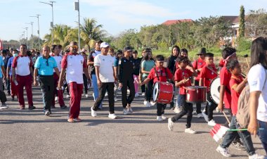 Kapolres-Kupang-Jalan-Bareng-Bupati,-Wakil-Bupati,-dan-Anak-Anak-di-Hari-Anak-Nasional