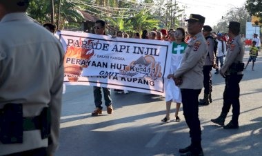 Puluhan-Personel-Polres-Kupang-Kawal-Ketat-Parade-Api-Injil-HUT-ke-411-di-Babau