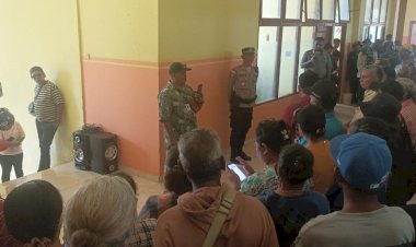 Aksi-LP2TRI-di-BPBD-Kupang-Dikawal-Ketat--Polres-Kupang-dan-Polsek-Kupang-Timur