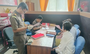 Polres-Kupang-Serahkan-Tersangka-dan-Barang-Bukti-Kasus-Pembuangan-Bayi-ke-Kejaksaan-Negeri