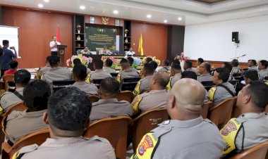 Polri-Gelar-Pelatihan-Peningkatan-SDM-Bhabinkamtibmas-dan-Sosialisasi-SIP3S-di-Kantor-Bupati-Kupang