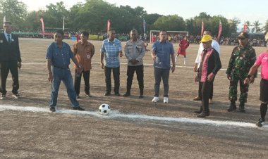 Polres-Kupang-Amankan-Pembukaan-Turnamen-Sepak-Bola-Bupati-Kupang-Cup-I-Tahun-2025