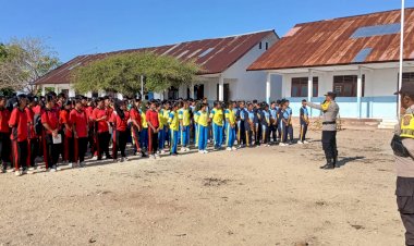 Kapolsek-Sulamu-Sosialisasikan-Bahaya-Kenakalan-Remaja-di-SMA-Negeri-1-Sulamu