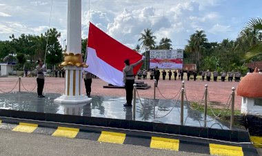 “Pahlawanku-Teladanku”,-Polres-Kupang-Refleksikan-Nilai-Perjuangan-Lewat-Upacara-Bendera