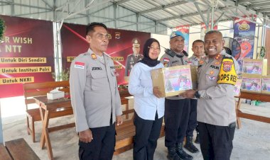 Cara-Unik-Kapolres-Kupang-Bangun-Toleransi-Jelang-Natal-2025,-Bingkisan-Dibagikan-untuk-Semua-Agama