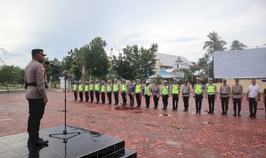 Kapolres-Kupang-Lepas-270-Personel-Amankan-Misa-Malam-Natal-di-175-Gereja