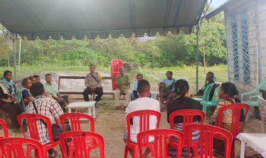 Sambangi-Duka,-Bhabinkamtibmas-Takari-Sampaikan-Pesan-Kamtibmas-kepada-Warga