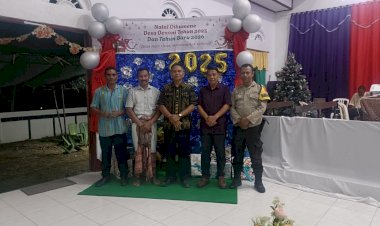 Polsek-Amarasi-Amankan-Kebaktian-Natal-Oekumeni-dan-Tahun-Baru-di-Desa-Oenoni