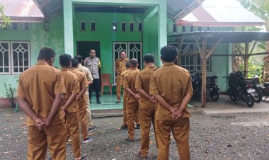 Bhabinkamtibmas-Kolabe-dan-Timau-Ajak-Aparat-Desa-Bersinergi-Jaga-Kamtibmas