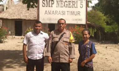Bhabinkamtibmas-Polsek-Amarasi-Timur-Sambangi-SMP-Negeri-5,-Beri-Motivasi-Guru-dan-Siswa-Meski-Fasilitas-Terbatas