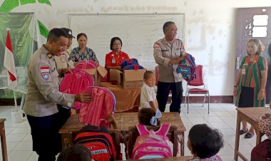 Dari-Fatuleu-ke-Kupang-Barat,-Kapolres-Kupang-Hadirkan-Harapan-Lewat-Paket-Sekolah