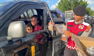 Tebar-Kebaikan-dibulan-Suci-Ramadhan-Polres-Kupang-Kembali-Gelar-Pembagian-Takjil-bagi-masyarakat-umum