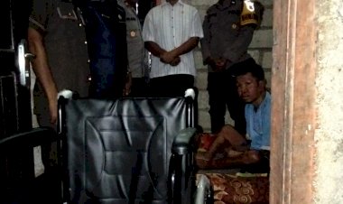 Polsek-Fatuleu-Berikan-Bantuan-Kursi-Roda-untuk-Warga-Penderita-Kusta