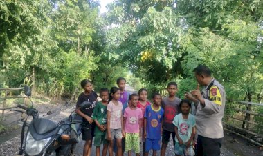 Polisi-Sahabat-Anak,-Bhabinkamtibmas-Fatunaus-Beri-Edukasi-Keselamatan-dan-Bijak-Gunakan-HP