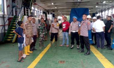 Polsek-Amfoang-Utara-Amankan-Perdana-Pelayaran-KM-Cakalang-II-di-Pelabuhan-Afoan