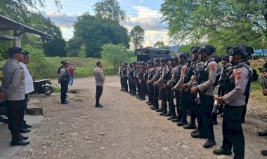 Polres-Kupang-Terjunkan-100-Personel-dan-1-Tim-Brimob,-Mulai-Berjaga-Pasca-Tawuran-di-Fatuleu