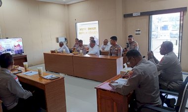 Kapolda-NTT-Tegaskan-Pengawasan-Internal-dan-Optimalisasi-Layanan-110-Saat-Vicon-Bersama-Jajaran